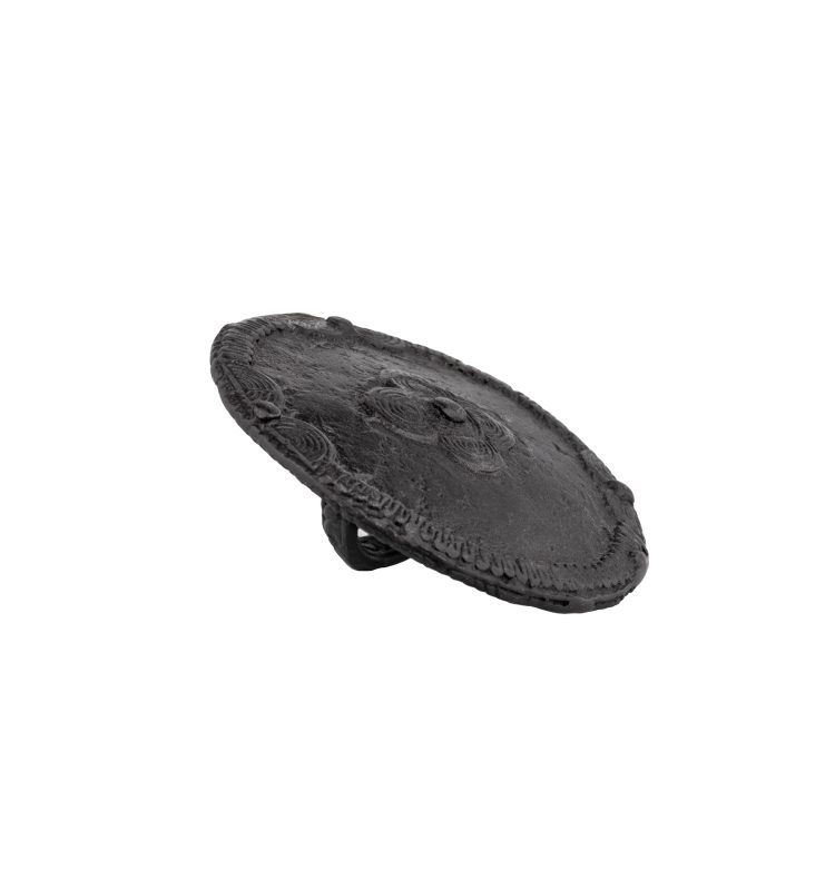 Brass shield ring - Blackish patina